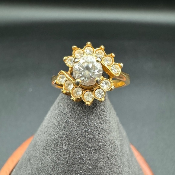 Gold Tone Cubic Zirconia Thailand Cocktail Ring in Circular Design - Picture 8 of 12